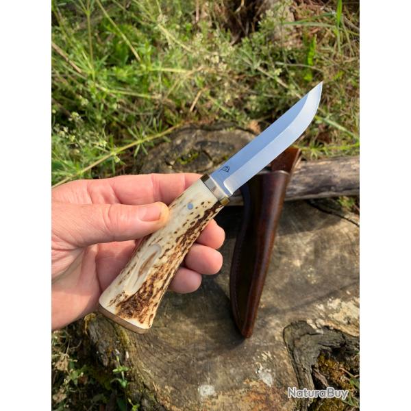 couteau de chasse artisanal / bois de cerf / incrustation plumes de b�casse / lame 80crv2
