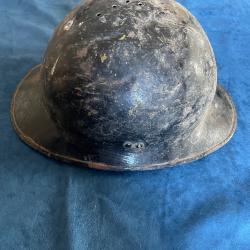 Coque de casque Adrian mod 26 en l'&eacute;tat