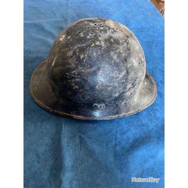 Coque de casque Adrian mod 26 en l'�tat