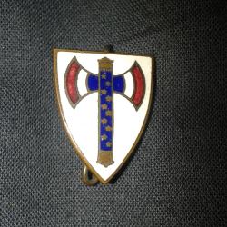 insigne francisque tricolore hache sur fond blanc