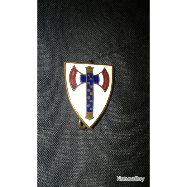 insigne francisque tricolore hache sur fond blanc