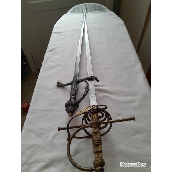 2 r�pliques d �p�es henri 2.  Louis 13 longueur de lames 83cm tr�s beaux  produits