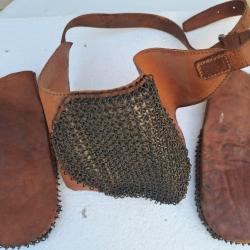 Lot &eacute;pauli&egrave;re et gants mitrailleuse Hotchkiss