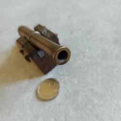 Canon de marine miniature cal 8.12mm sur affut en bois idem navires ou pour d&eacute;fense c&ocirc;ti&egrave;re