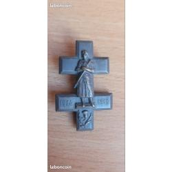 Insigne patriotique 1&egrave;re guerre mondiale 1914 1915 jeanne d'arc croix de lorraine