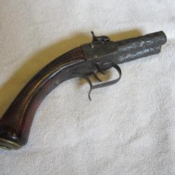 Soins intensifs pour un pistolet de fouille.