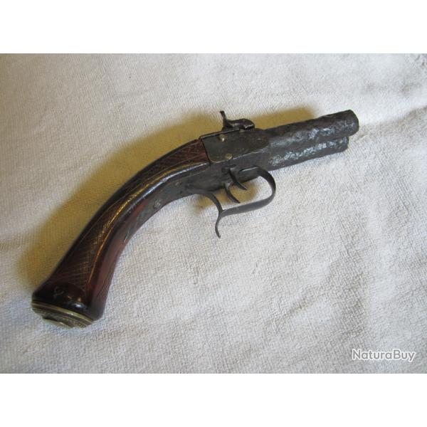 Soins intensifs pour un pistolet de fouille.