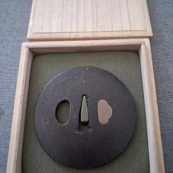 Authentique Tsuba ere Edo, signee.