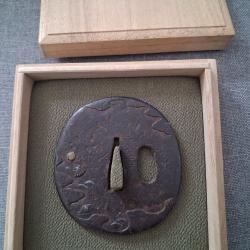 Authentique Tsuba " Coquillages ", ere Edo , Signee.