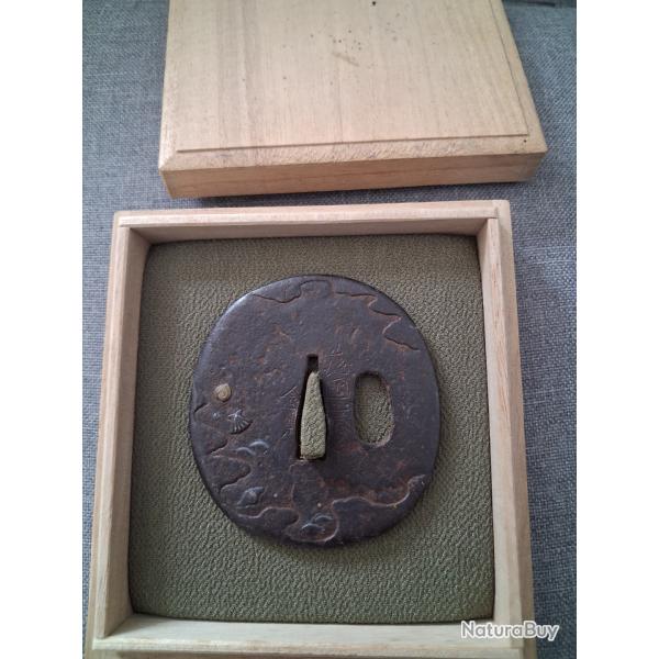 Authentique Tsuba " Coquillages ", ere Edo , Signee.