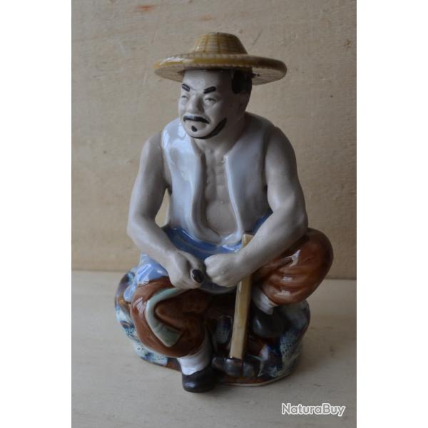 Statuette chinoise ancienne en porcelaine - personnage forgeron
