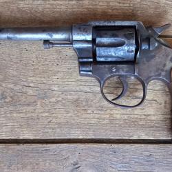 Revolver 92 espagnol type Colt dans son &eacute;tui simplifi&eacute;