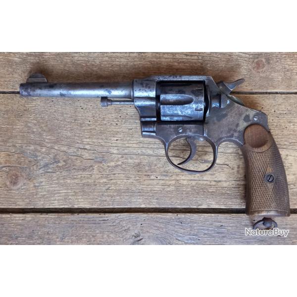 Revolver 92 espagnol type Colt dans son �tui simplifi�
