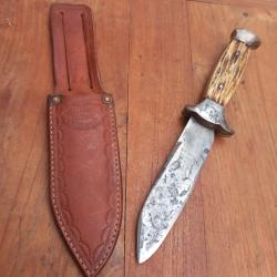 Solide Couteau de Chasse FORG&Eacute; LES 2 DIABLES avec &Eacute;tui en cuir Manche en Bois de Cerf