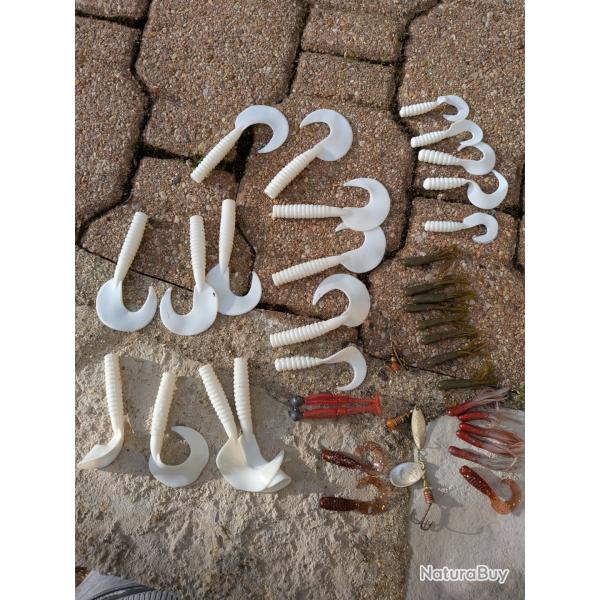 Lot leurre souple et cuill�re