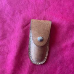 Couteau Facom 840-4, avec son &eacute;tui en cuir, pas de prix de r&eacute;serve.