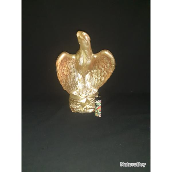 Aigle Royale sur son tertre en pl�tre dor� 28 cm