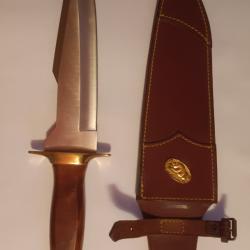 Je vends une dague de chasse Aitor Facochero Junior en tr&egrave;s bon &eacute;tat