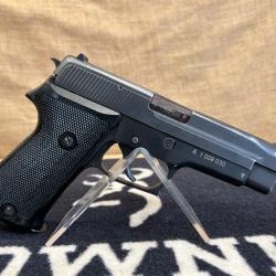 Pistolet SIG P220 (P75) Arm&eacute;e Suisse 1ere g&eacute;n&eacute;ration A1008030