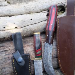 Lot de 2 Couteau Skinner+ Scimitar Lame Acier Damas 256 Couches Manche Bois Etui Cuir Fabr Artisan01