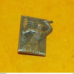 D&eacute;fense A&eacute;rienne, dos guilloch&eacute; plat, 2 anneaux , FABRICANT&nbsp;SANS ,HOMOLOGATION SANS ,&nbsp;ETAT VOIR PHOT