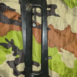 Poign&eacute;e Garde-Main (PGM) FAMAS F1 - Originale LMD 1992 - &Eacute;tat Standard