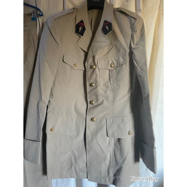 Ancien uniforme militaire fran�ais couleur sable de 1976
