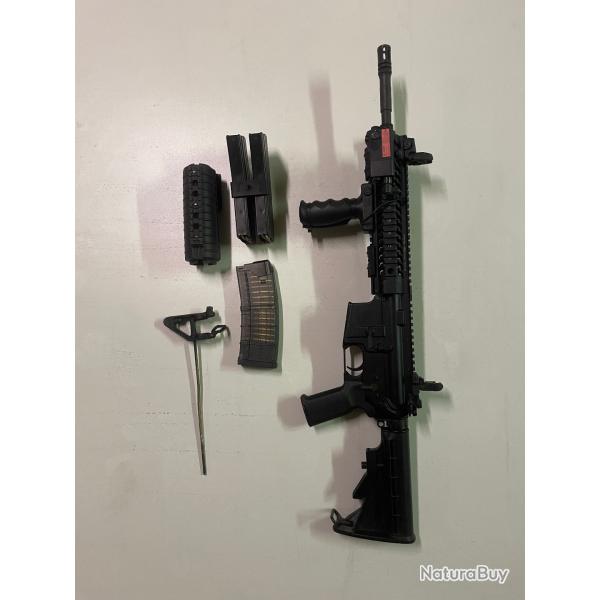 SDI 5,56 poign�e AV, lampe, laser, trois chargeurs, f�t picatiny plus f�t d'origine.