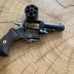 Bulldog 320 li&eacute;geois