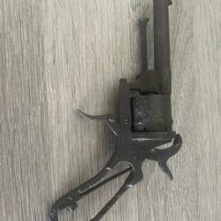 Petit r&eacute;volver &agrave; broches : 6 coups, cal 6 mms