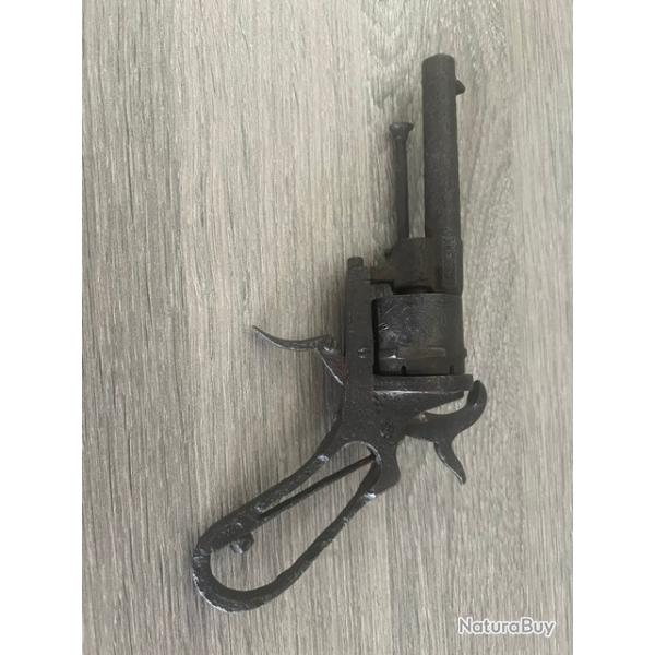 Petit r�volver � broches : 6 coups, cal 6 mms