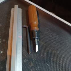 Ancien  tournevis et cl&eacute; armurier  sp&eacute;cial pour &eacute;crou a fente de percuteur longuess cl&eacute;...
