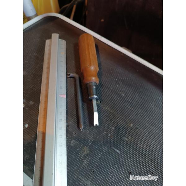 Ancien  tournevis et cl� armurier  sp�cial pour �crou a fente de percuteur longuess cl�...