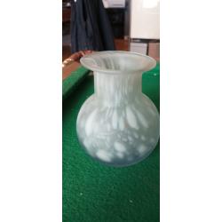 Vase boule en p&acirc;te de verre bleu