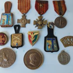 Lot de 12 m&eacute;dailles collections diverses dont Drago