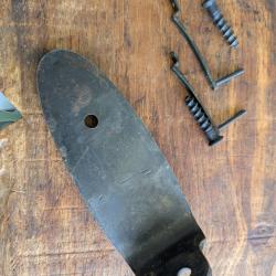Vends lot Mosin Nagant 91 30... plaque de couche,&eacute;pinglettes et vis.