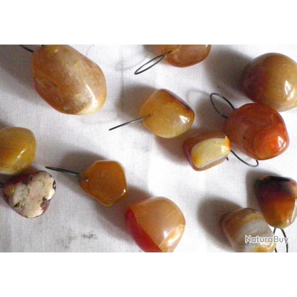 24 pierres polies avec anneaux en m�tal