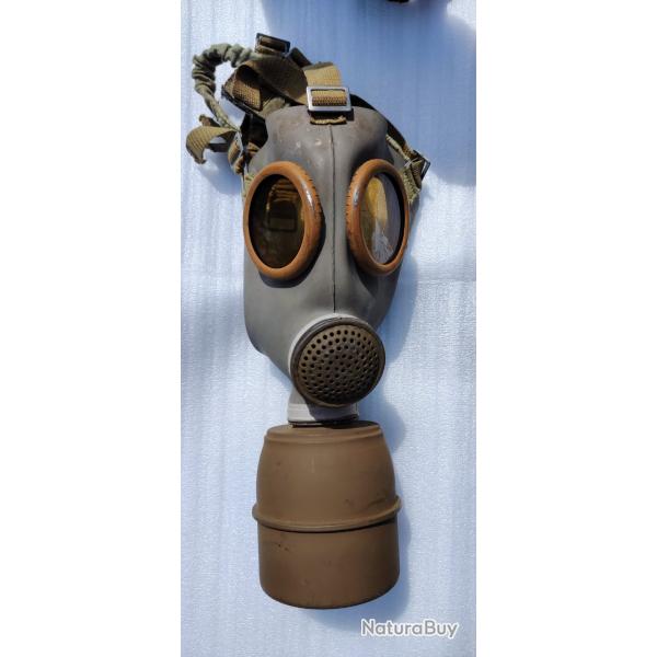 Masque � Gaz 39-45 bon �tat ( voir photos ) .