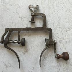 Ancien sertisseur &agrave; poussoir cartouche cal. 16 (pince &agrave; sertir)