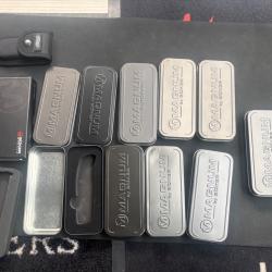 lot de 10 boites en metal  + etui couteau a vendre aux ench&egrave;res destockage armurerie chasse