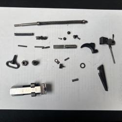Lot pi&egrave;ces d&eacute;tach&eacute;es M&eacute;canique Armurerie Pour arme *X51 Bis 22LR*  ench&egrave;res
