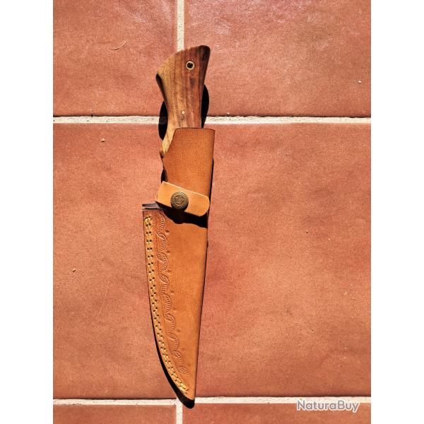 Beau couteau artisanal, lame damas et son �tui