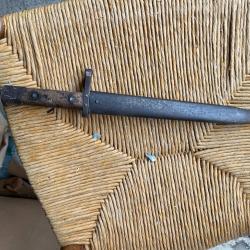 Ancienne bayonnette de la guerre- marquages