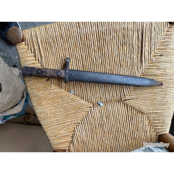 Ancienne bayonnette de la guerre- marquages