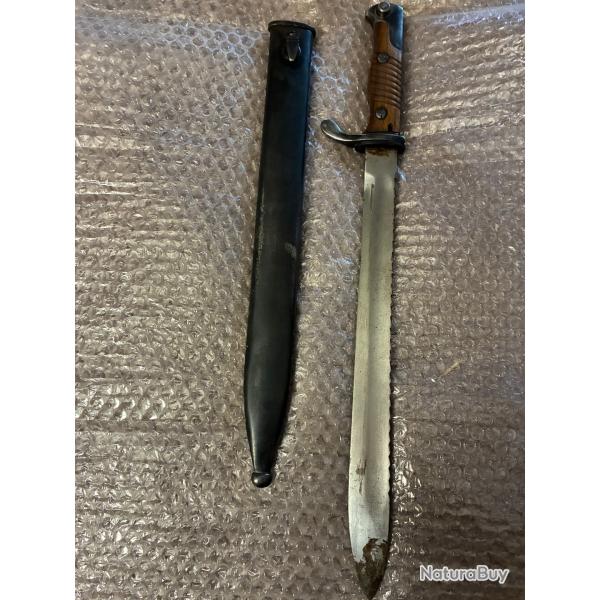 Couteau militaire  dents de scie . 14 18 longueur 53 cm