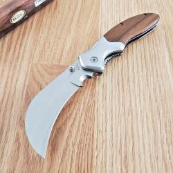 Couteau Pliant Serpette Lame Hawkbill Acier 3Cr13 Finition Satin&eacute;e Manche Bois Marron Linerlock