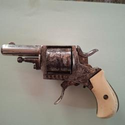 Revolver type Bulldog, six coups, calibre 320 a percussion