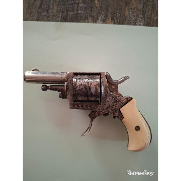 Revolver type Bulldog, six coups, calibre 320 a percussion