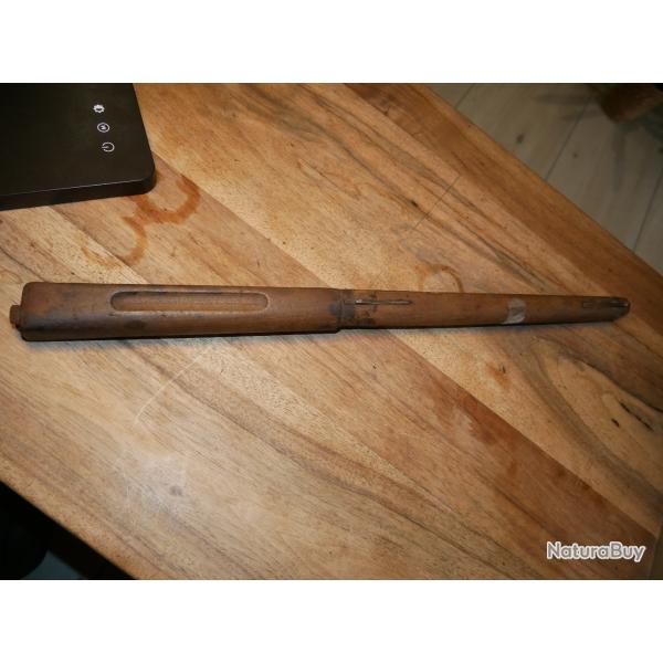 F�t de carabine scolaire �clat � l'extr�mit� et trait de scie