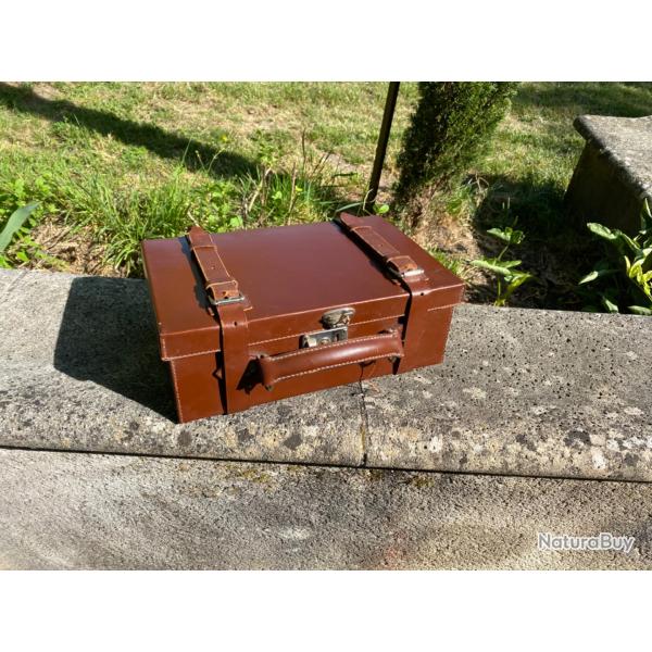 Valise � cartouche , cuir  en bon �tat fermeture par serrure avec clefs et sangles